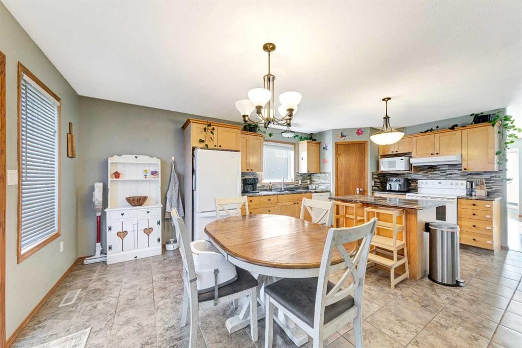 3403 60 Avenue, Lloydminster, AB - Indoor Photo Showing Dining Room