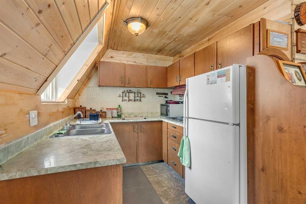 1447 Lakeview Drive, Turtle Lake, SK - Indoor Photo Showing Kitchen With Double Sink
