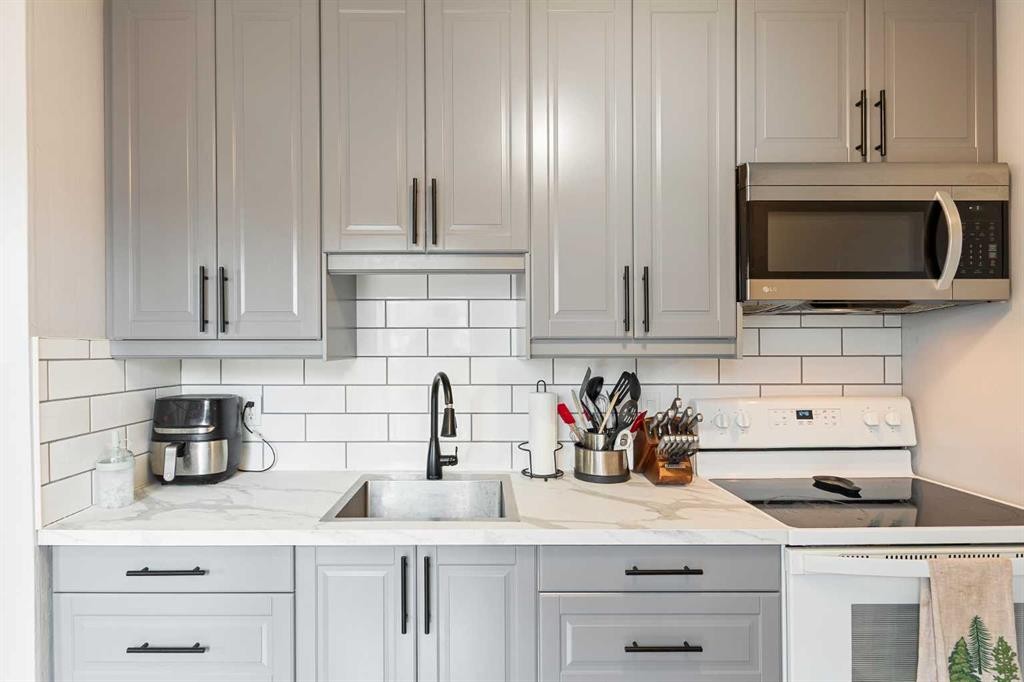 2713 47 Avenue, Lloydminster, SK - Indoor Photo Showing Kitchen