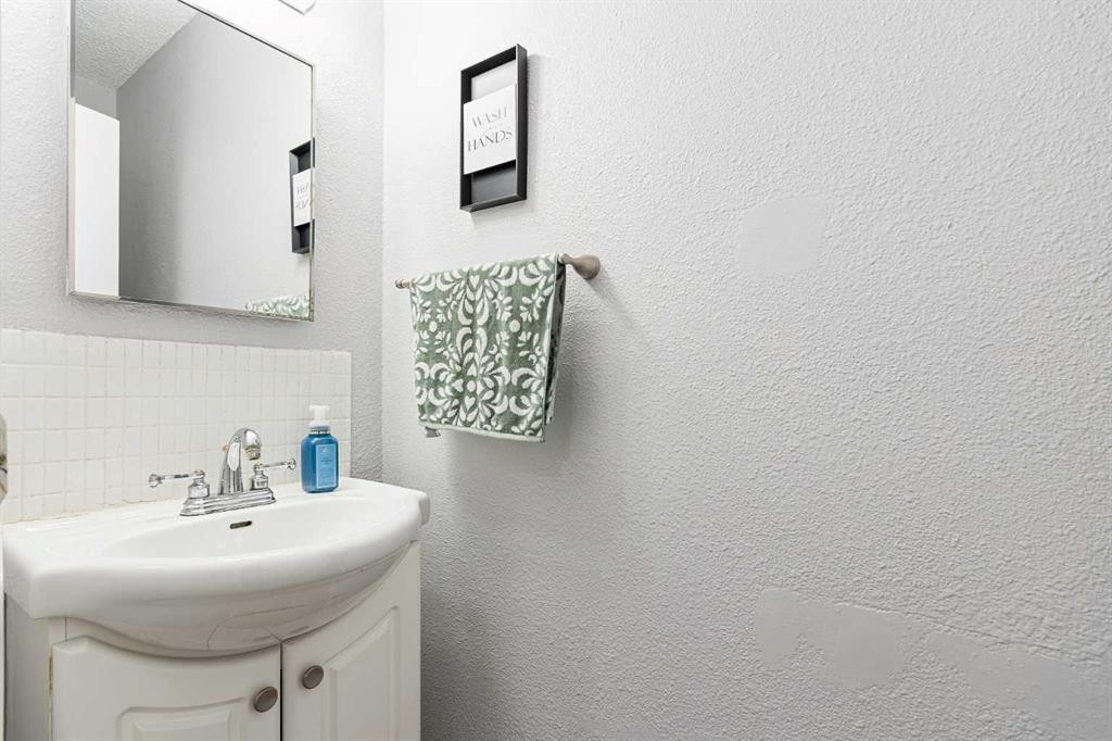2713 47 Avenue, Lloydminster, SK - Indoor Photo Showing Bathroom