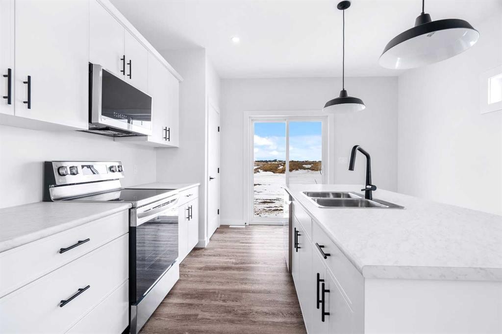 1308 56 Avenue, Lloydminster, AB - Indoor Photo Showing Kitchen With Double Sink