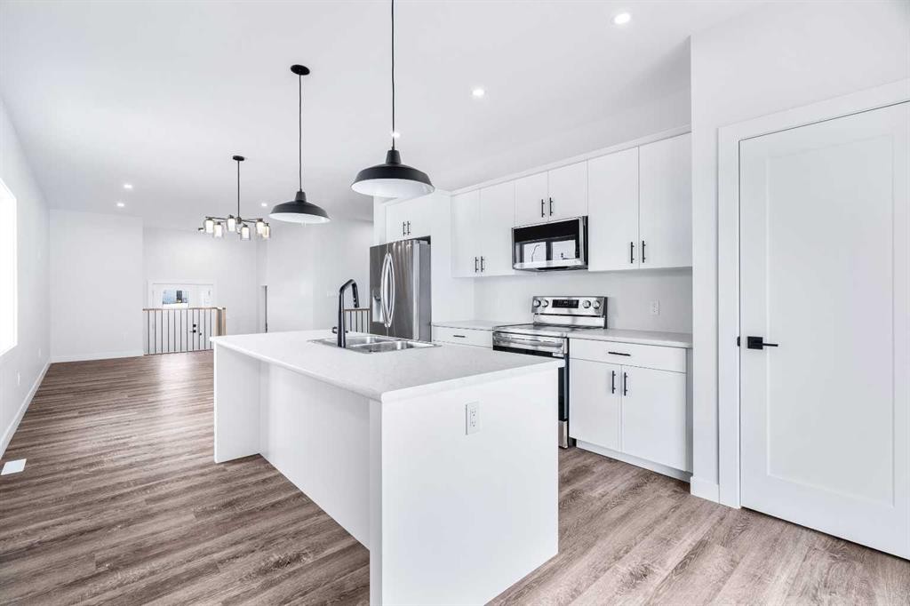 1308 56 Avenue, Lloydminster, AB - Indoor Photo Showing Kitchen With Double Sink With Upgraded Kitchen