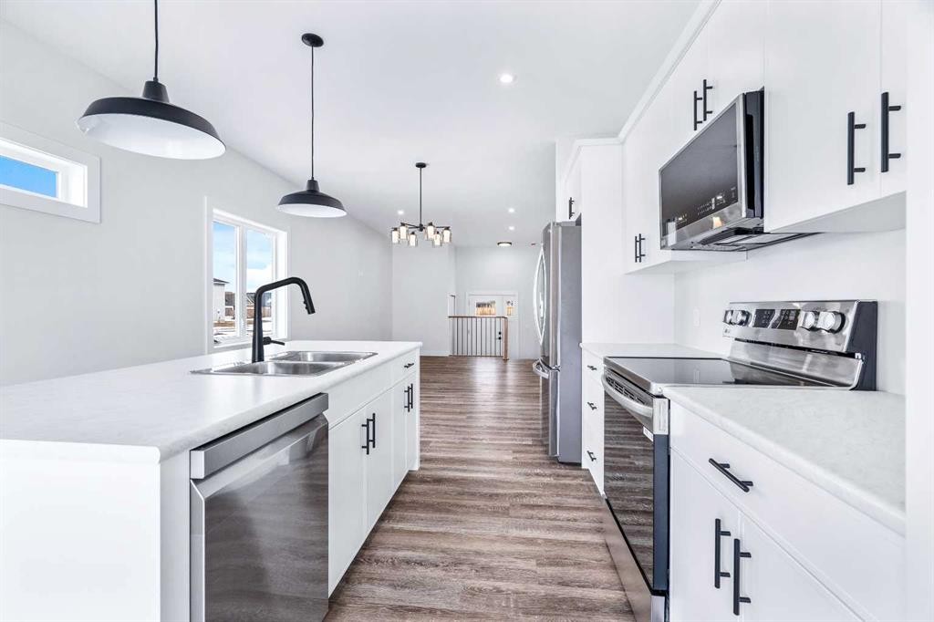 1308 56 Avenue, Lloydminster, AB - Indoor Photo Showing Kitchen With Double Sink With Upgraded Kitchen