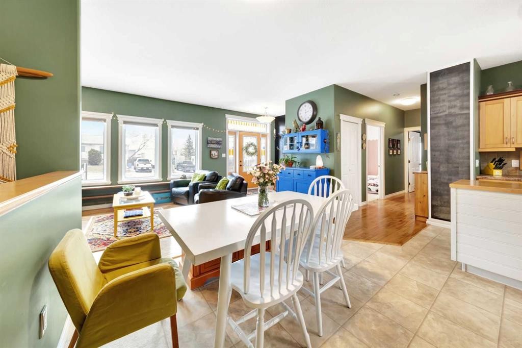 25 2 Avenue Se, Marshall, SK - Indoor Photo Showing Dining Room