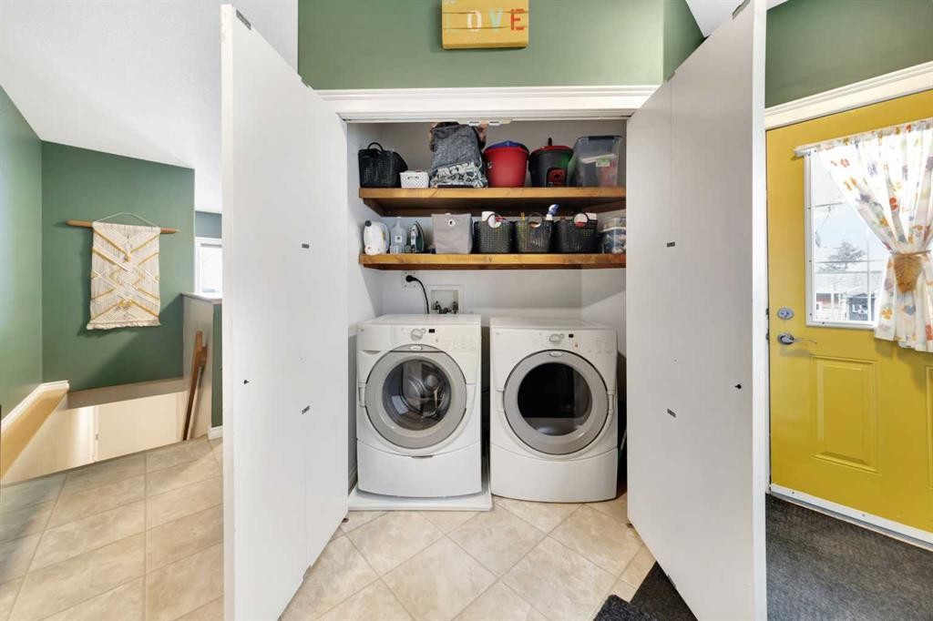 25 2 Avenue Se, Marshall, SK - Indoor Photo Showing Laundry Room