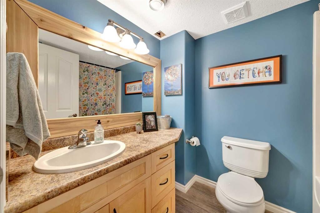 25 2 Avenue Se, Marshall, SK - Indoor Photo Showing Bathroom