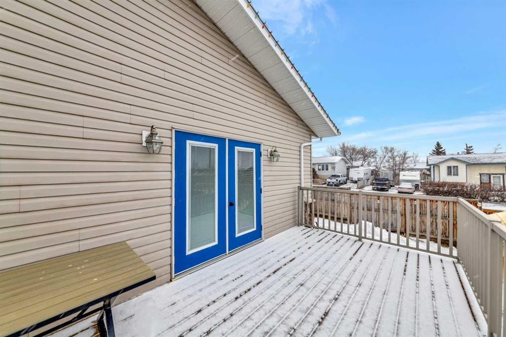 25 2 Avenue Se, Marshall, SK - Outdoor With Deck Patio Veranda With Exterior