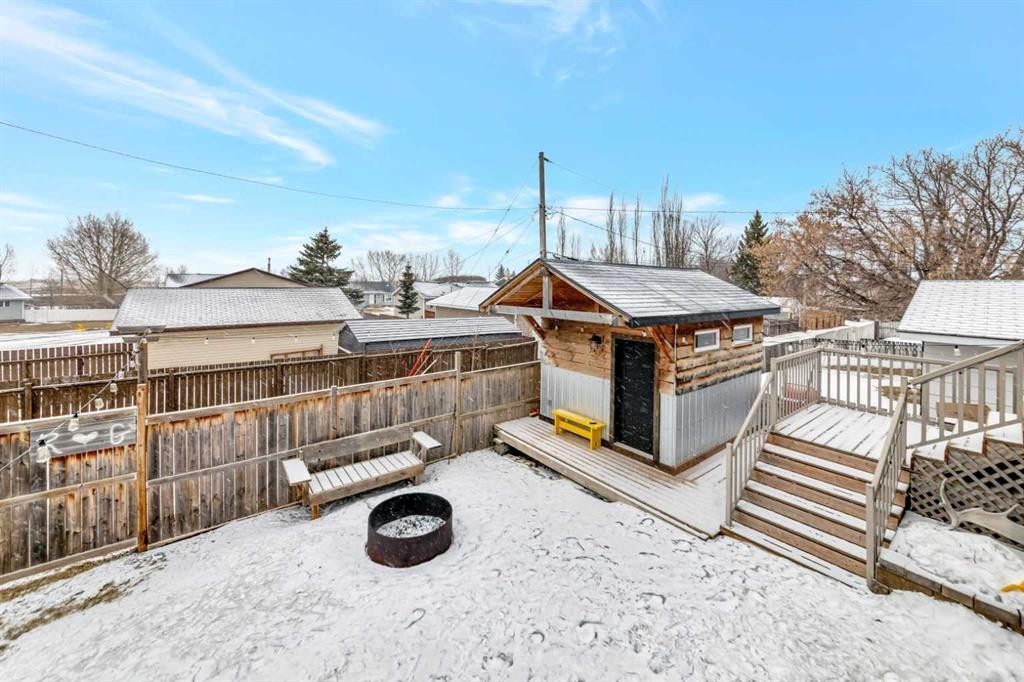 25 2 Avenue Se, Marshall, SK - Outdoor With Exterior