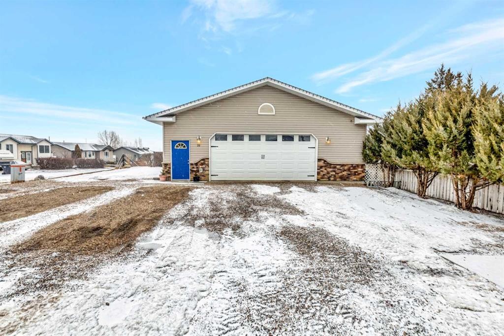 25 2 Avenue Se, Marshall, SK - Outdoor