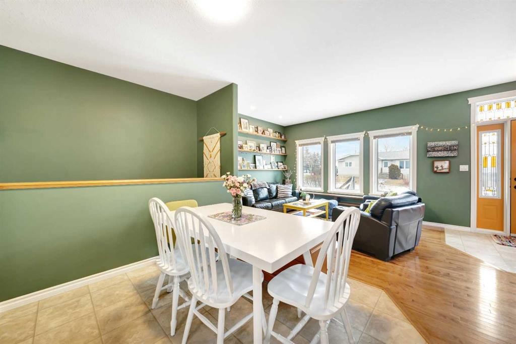 25 2 Avenue Se, Marshall, SK - Indoor Photo Showing Dining Room