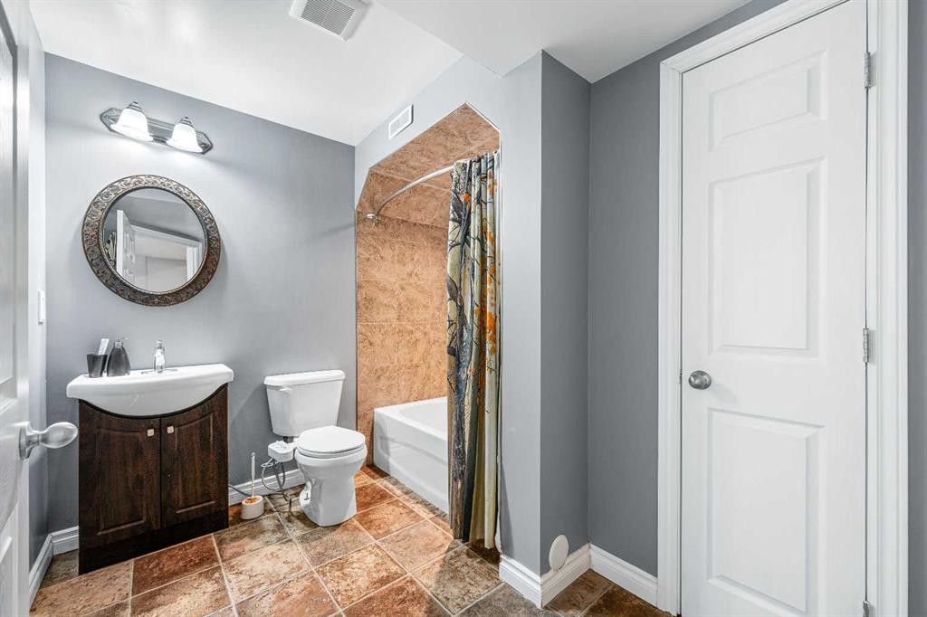 5302B 14 Street, Lloydminster, AB - Indoor Photo Showing Bathroom