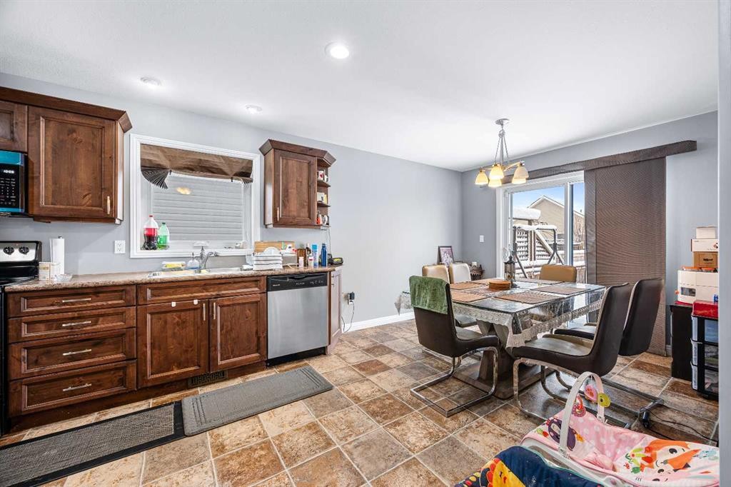 5302B 14 Street, Lloydminster, AB - Indoor