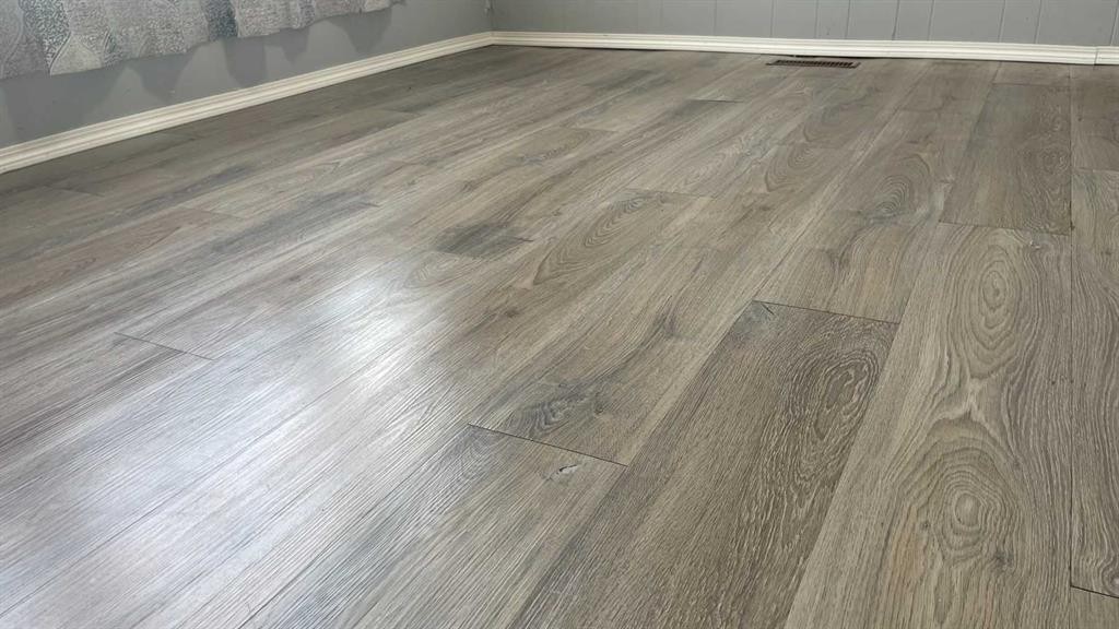 709 7 Avenue, Wainwright, AB - Indoor