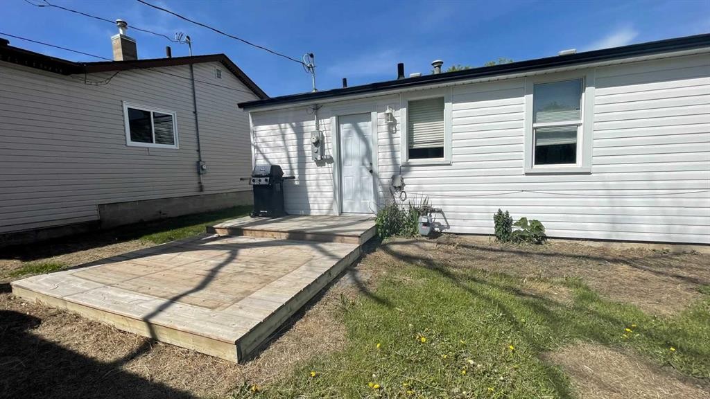 709 7 Avenue, Wainwright, AB - Outdoor With Exterior