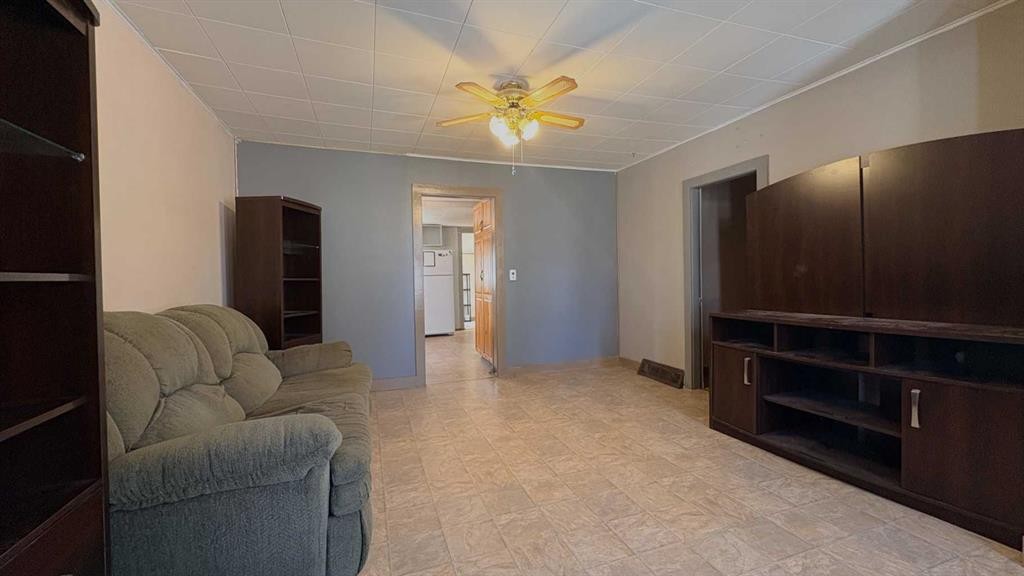 1209 5 Avenue, Wainwright, AB - Indoor