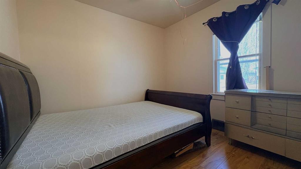 1209 5 Avenue, Wainwright, AB - Indoor Photo Showing Bedroom