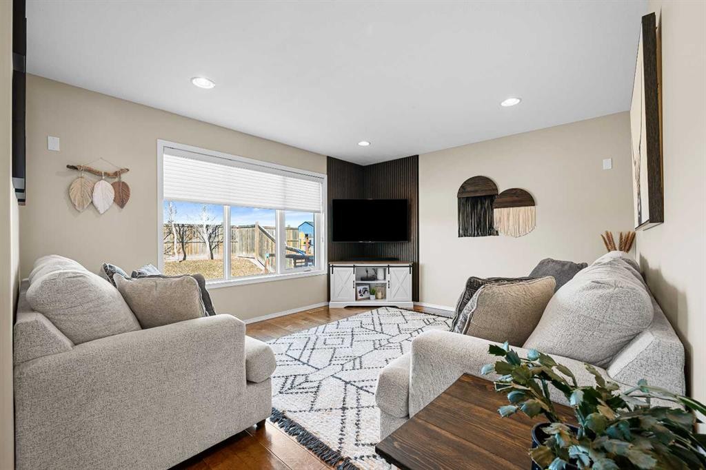 3908 74 Avenue, Lloydminster, AB - Indoor Photo Showing Living Room