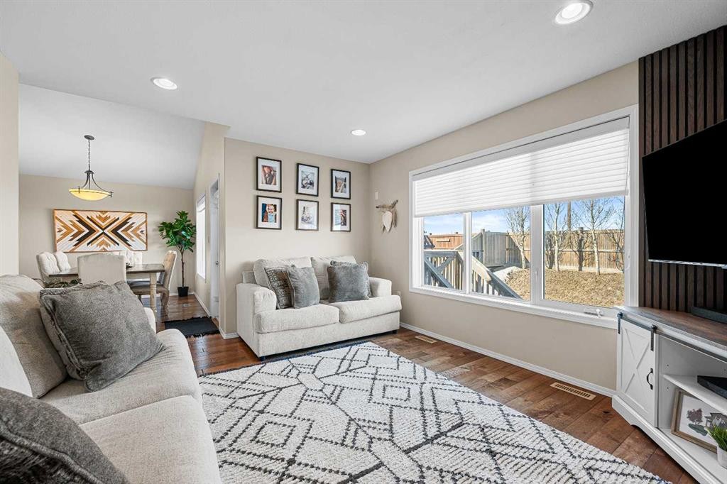 3908 74 Avenue, Lloydminster, AB - Indoor Photo Showing Living Room