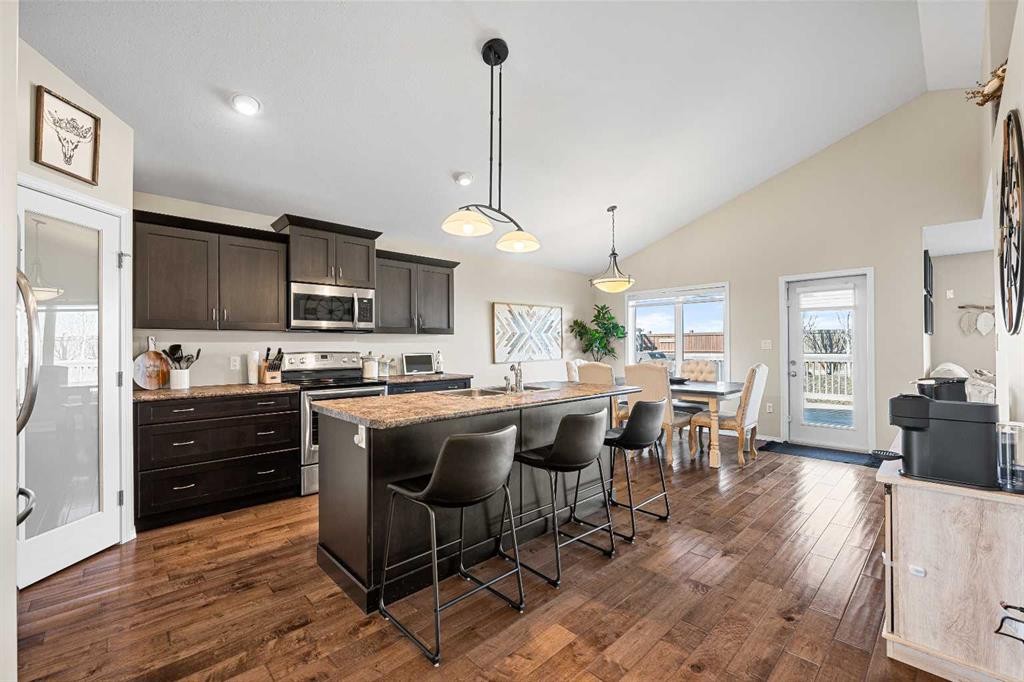 3908 74 Avenue, Lloydminster, AB - Indoor Photo Showing Kitchen With Upgraded Kitchen