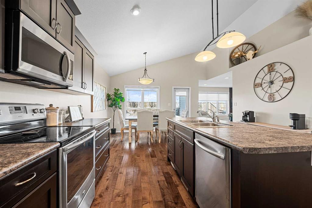 3908 74 Avenue, Lloydminster, AB - Indoor Photo Showing Kitchen With Double Sink