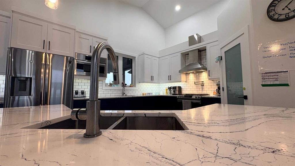 451043 Rng Rd 65, Wainwright, AB - Indoor Photo Showing Kitchen With Double Sink With Upgraded Kitchen