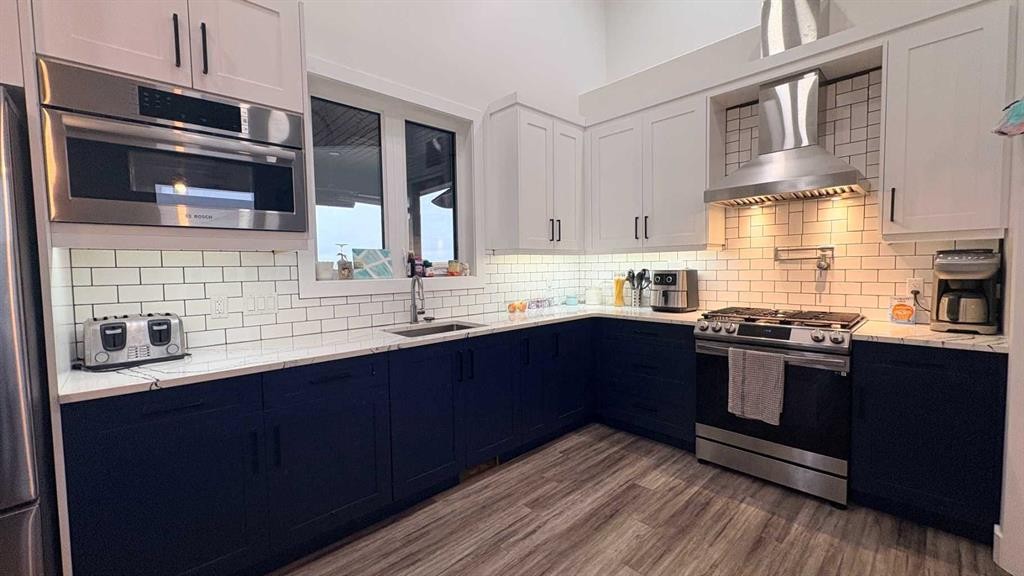 451043 Rng Rd 65, Wainwright, AB - Indoor Photo Showing Kitchen With Upgraded Kitchen