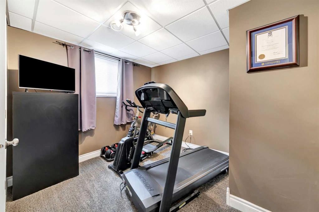3318 44A Avenue, Lloydminster, SK - Indoor Photo Showing Gym Room