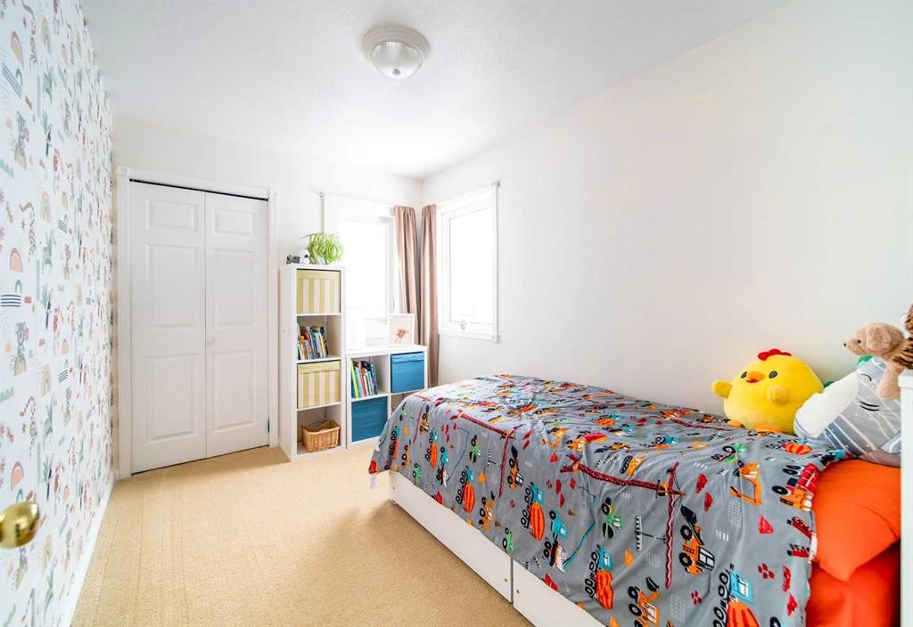921 22 Street, Wainwright, AB - Indoor Photo Showing Bedroom