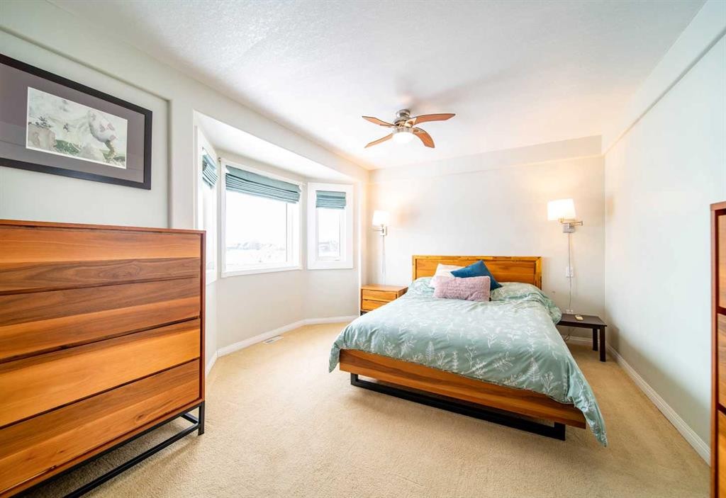 921 22 Street, Wainwright, AB - Indoor Photo Showing Bedroom