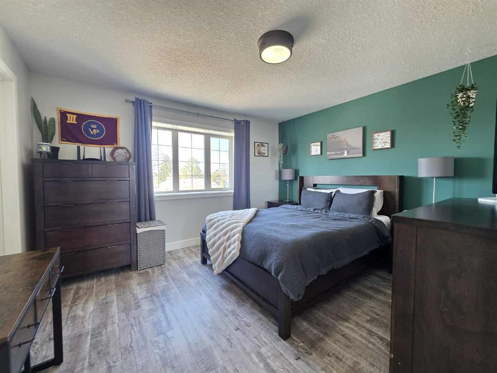 908 8 Avenue, Wainwright, AB - Indoor Photo Showing Bedroom