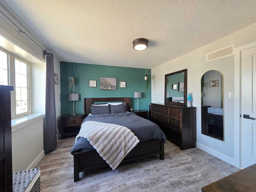 908 8 Avenue, Wainwright, AB - Indoor Photo Showing Bedroom