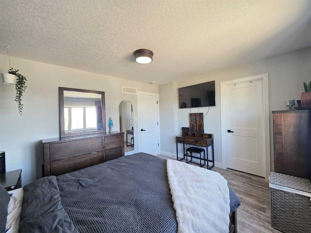 908 8 Avenue, Wainwright, AB - Indoor Photo Showing Bedroom