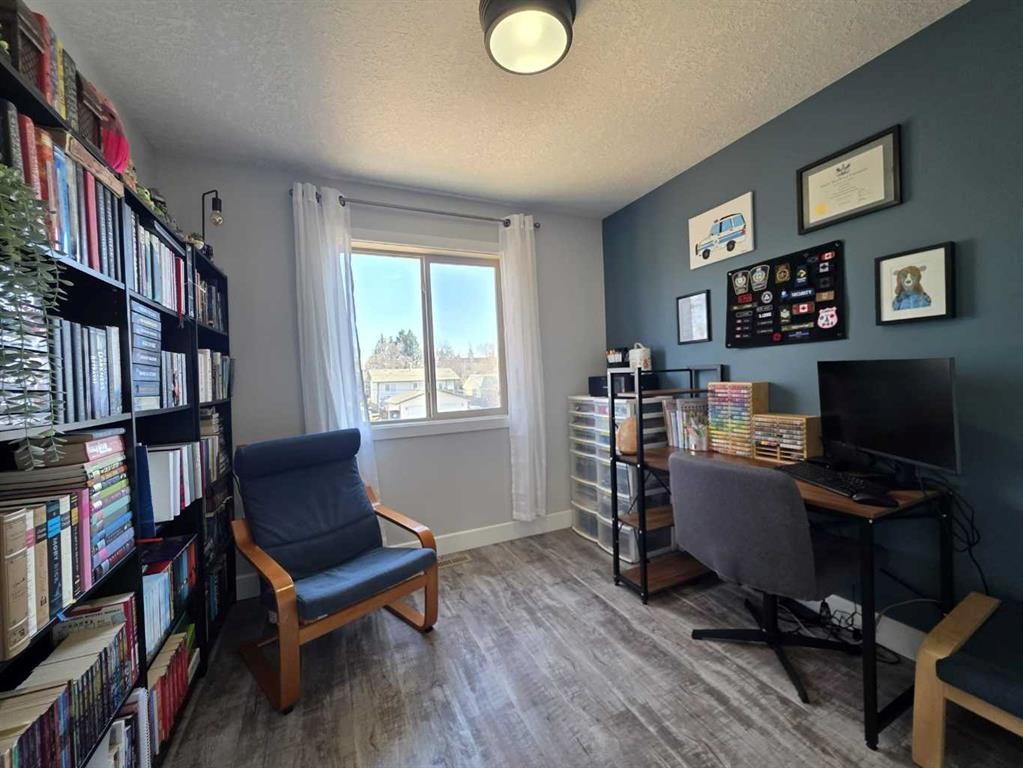 908 8 Avenue, Wainwright, AB - Indoor Photo Showing Office