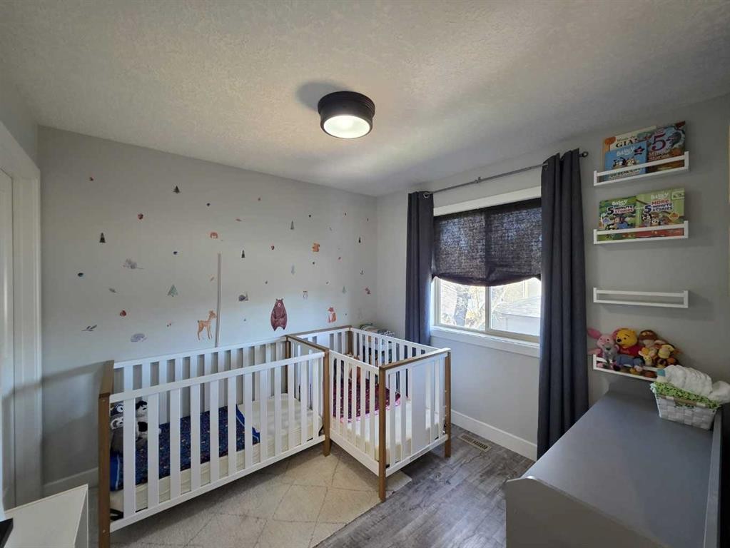 908 8 Avenue, Wainwright, AB - Indoor Photo Showing Bedroom