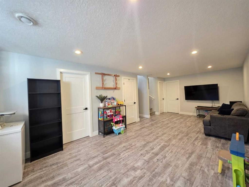 908 8 Avenue, Wainwright, AB - Indoor