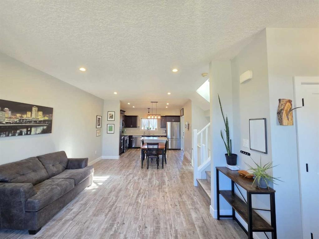 908 8 Avenue, Wainwright, AB - Indoor Photo Showing Living Room