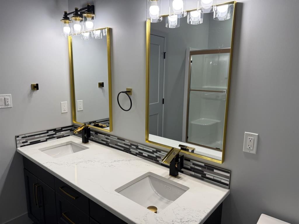 7115 37 Street, Lloydminster, AB - Indoor Photo Showing Bathroom