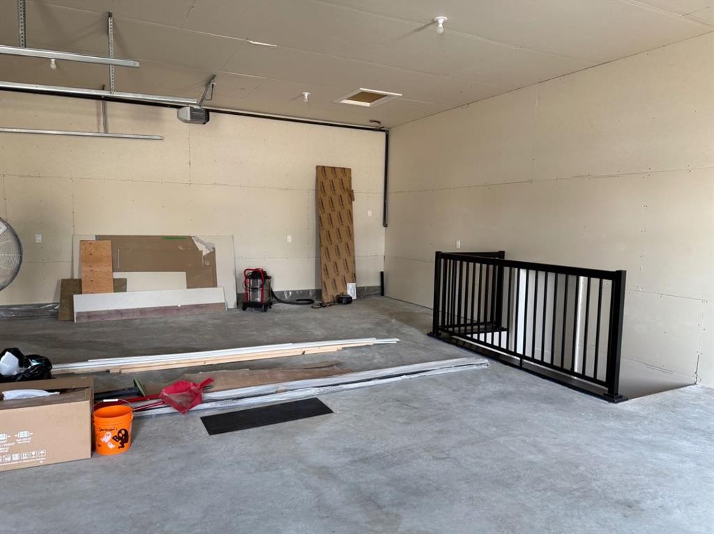 7115 37 Street, Lloydminster, AB - Indoor Photo Showing Garage