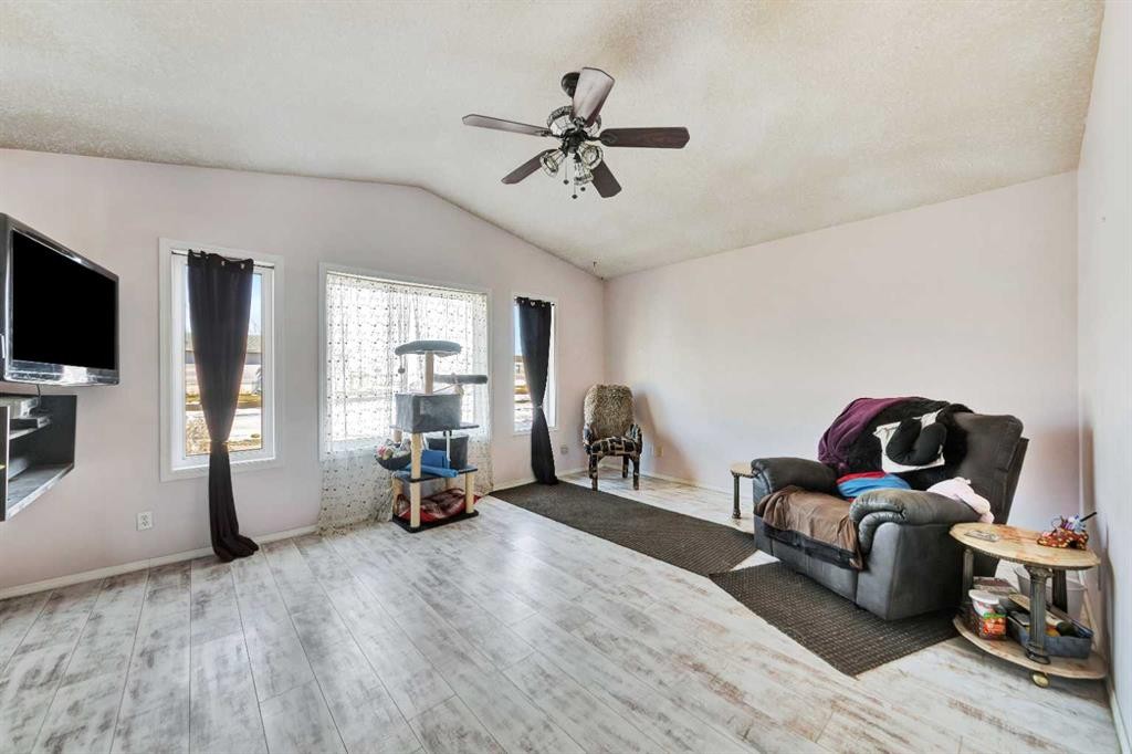 117 2 Avenue West, Marshall, SK - Indoor
