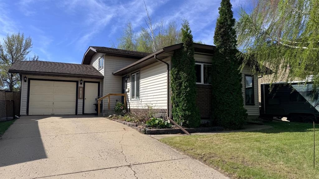 5709 40 Street, Lloydminster, AB - Outdoor