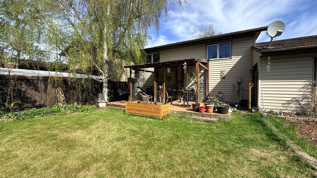 5709 40 Street, Lloydminster, AB - Outdoor