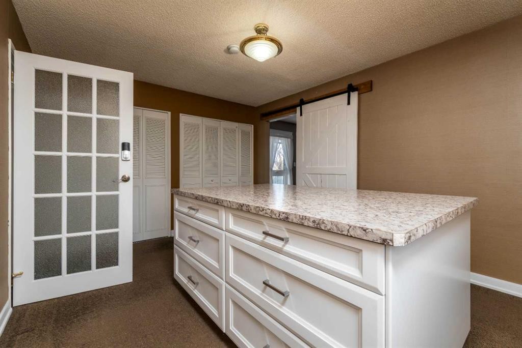 3003 51B Avenue, Lloydminster, AB - Indoor