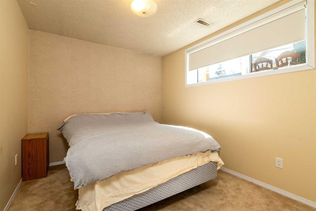 3003 51B Avenue, Lloydminster, AB - Indoor Photo Showing Bedroom