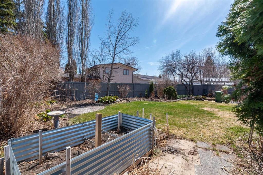 3003 51B Avenue, Lloydminster, AB - Outdoor
