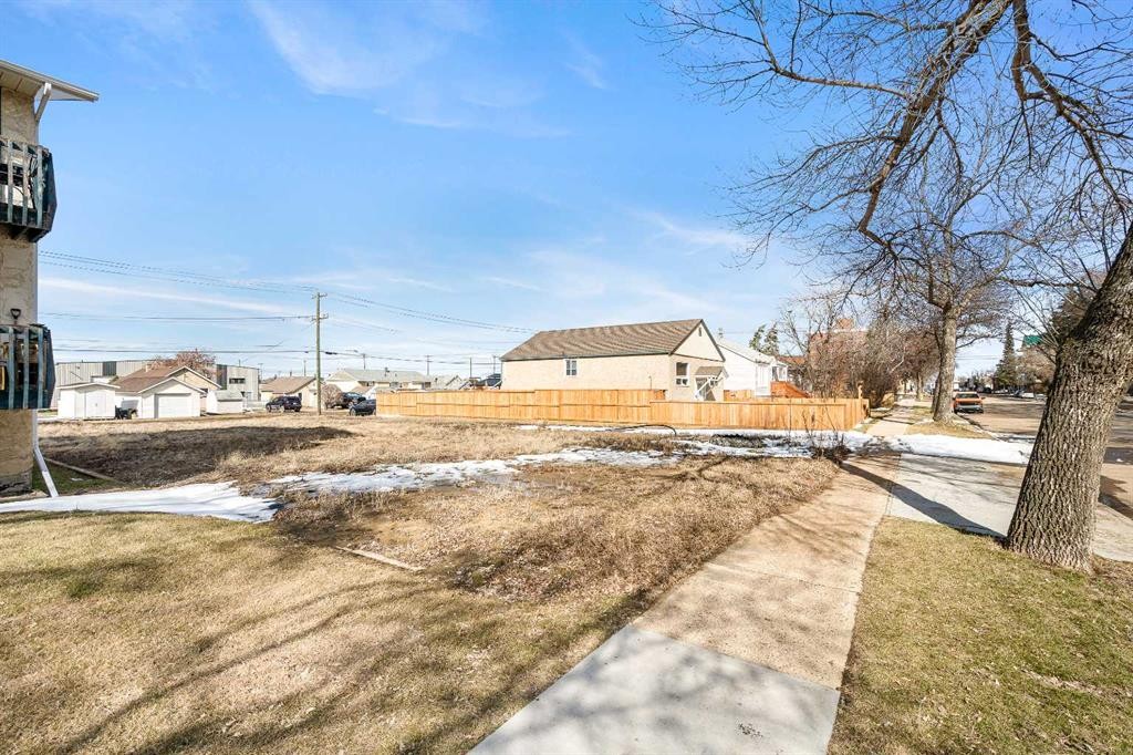 5212 50 Street, Lloydminster, AB