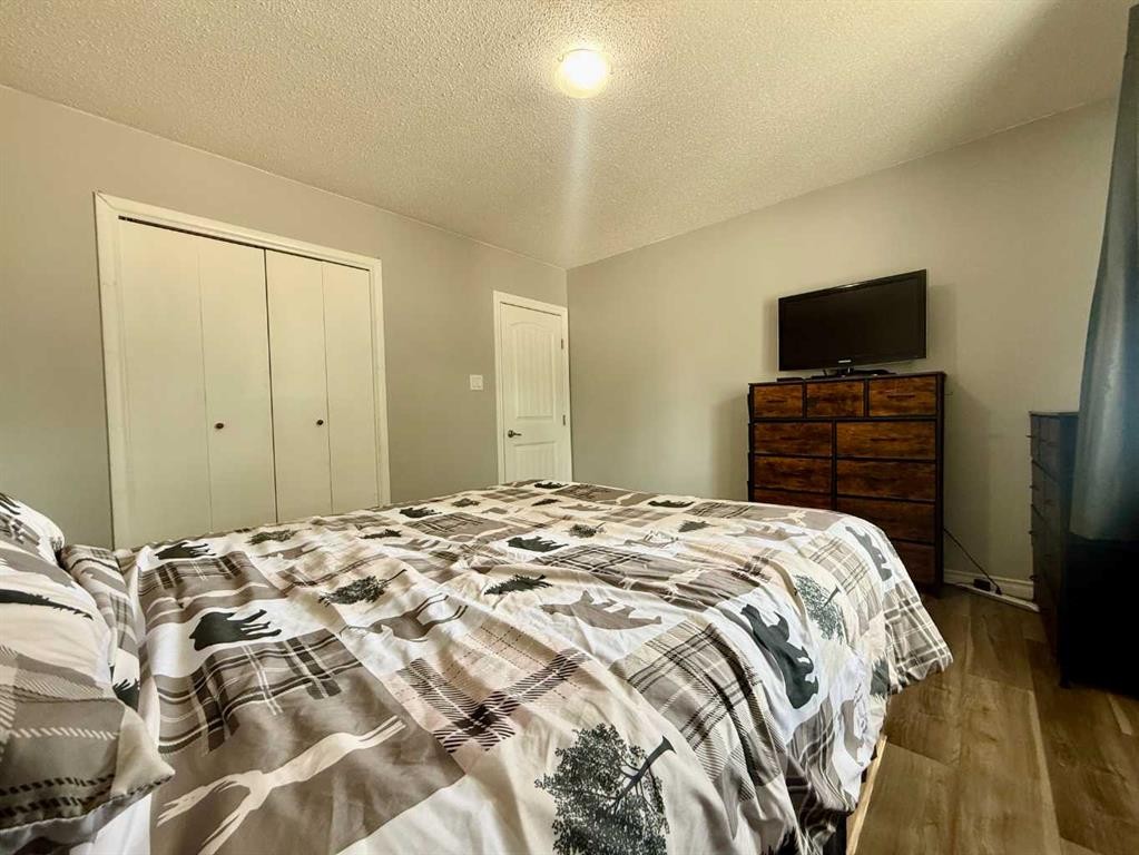 818 9 Avenue, Wainwright, AB - Indoor Photo Showing Bedroom