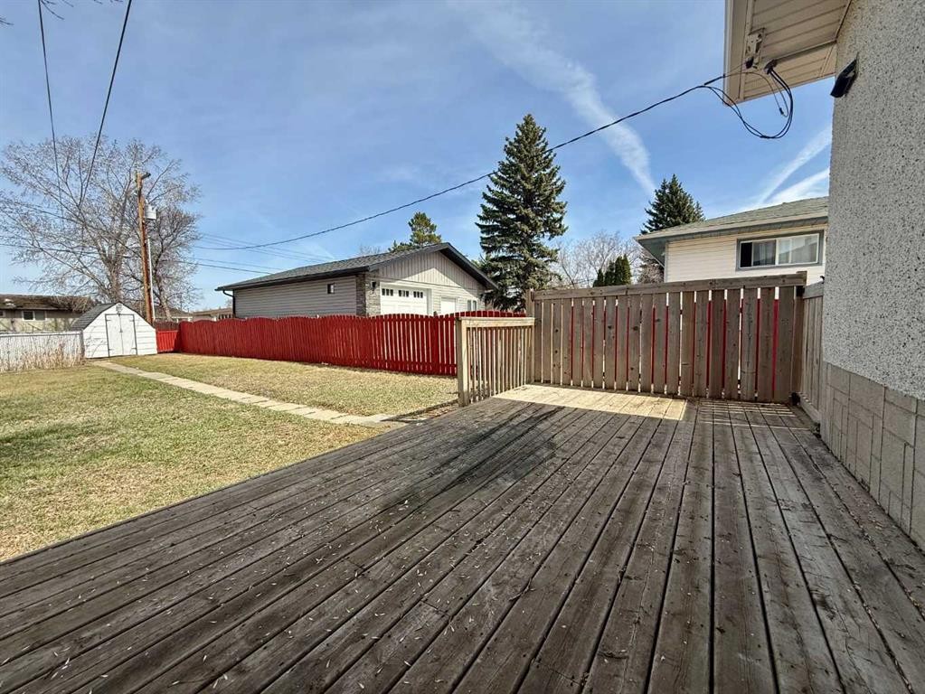 818 9 Avenue, Wainwright, AB - Outdoor With Deck Patio Veranda