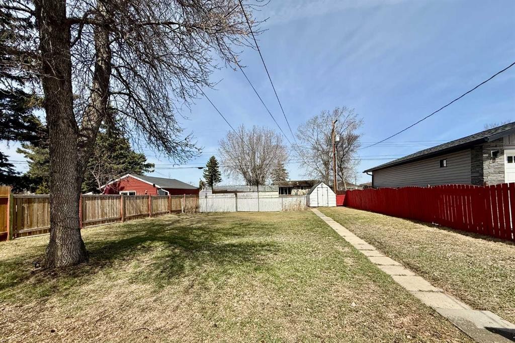 818 9 Avenue, Wainwright, AB - Outdoor