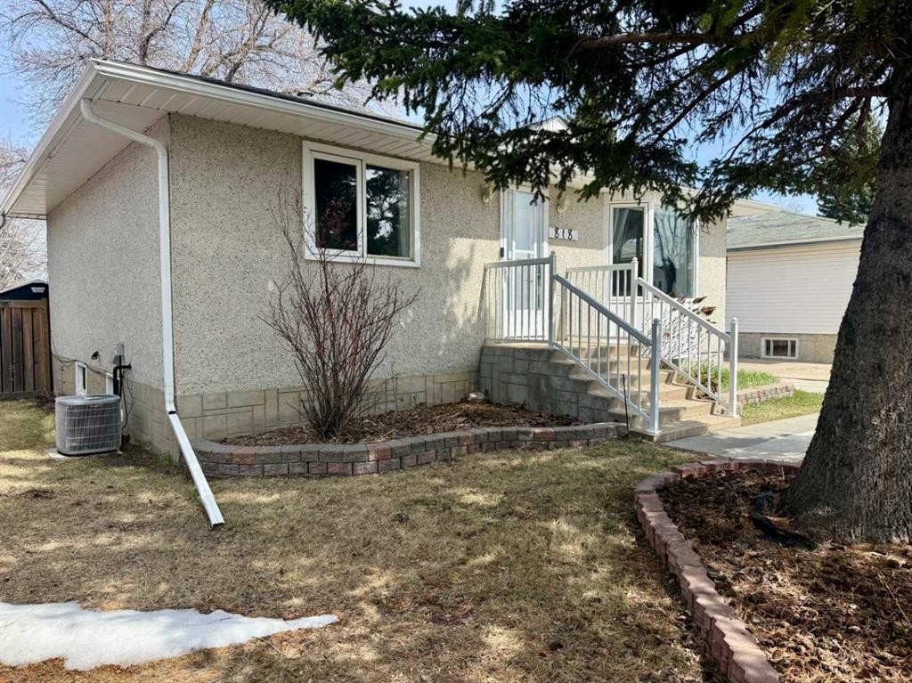 818 9 Avenue, Wainwright, AB - Outdoor
