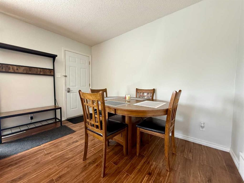 818 9 Avenue, Wainwright, AB - Indoor Photo Showing Dining Room